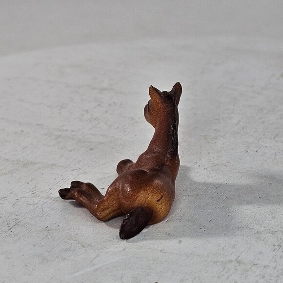 Breyer Stablemate Horse Thoroughbred Lying Foal Chestnut #5702 Vintage - Picture 3 of 8
